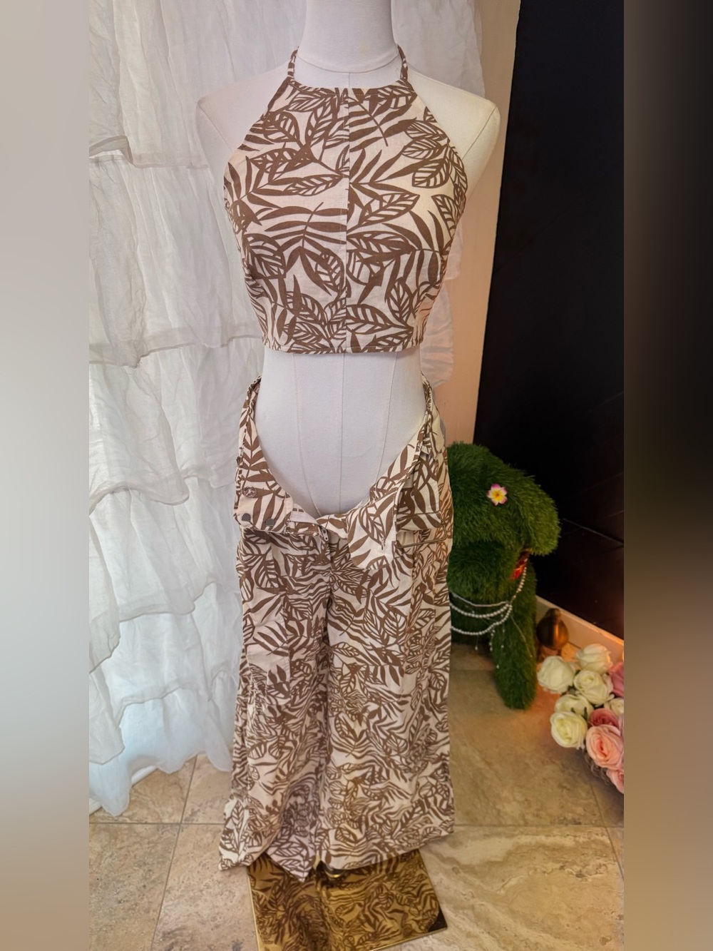 House of Harlow 1960 Beige and Brown Leaf Print Wide Leg Pants & Top Set - Picture 5 of 14